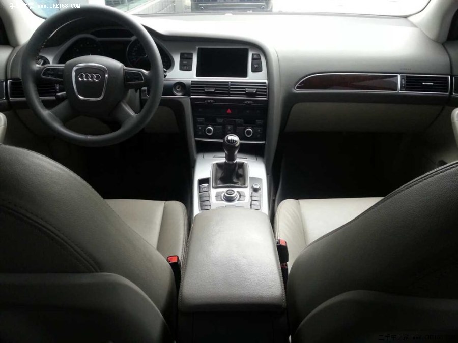 奥迪a6l 2010款 2.0 tfsi 手动标准型