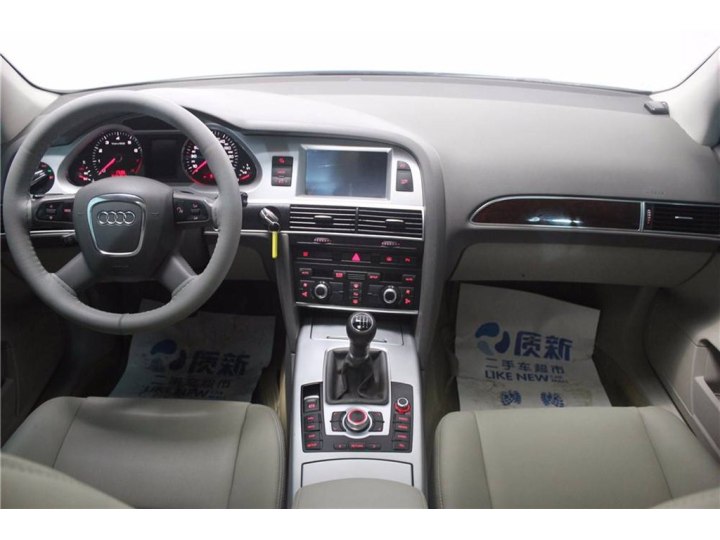 奥迪a6l 2009款 2.0 tfsi 手动标准型