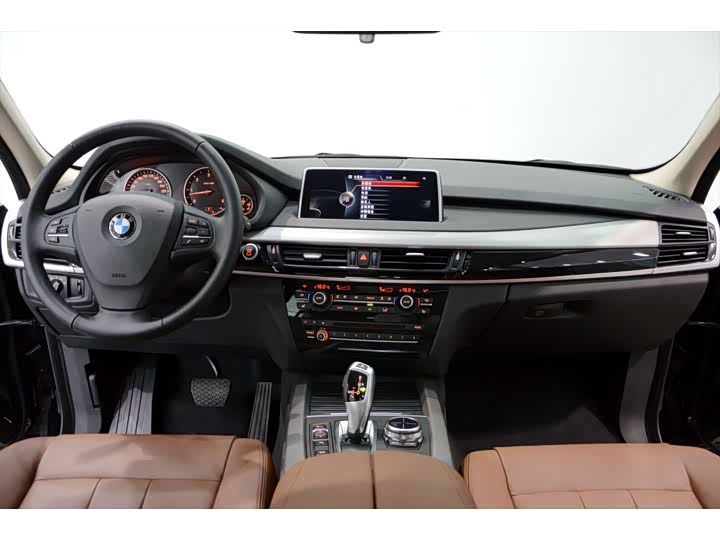 1. 已通过BMW官方100项专业技术认证及安全检测; 2. 车况良好,承诺无重大事故; 3. 车辆行驶里程真实可靠; 提供服务: 1. BMW尊选二手车1年或30000公里质保; 2. BMW 24小时道路救援; 3. 宝马置换服务; 4. 宝马金融服务; 5. 宝马维修服务; 6. 宝马精品附件服务; 7. 车辆上牌或转籍服务; 8.